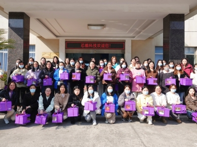 威廉希尔williamhill科技开展“青春熠熠，，，，，，，，焙享甜蜜”三八妇女节蛋糕制作活动